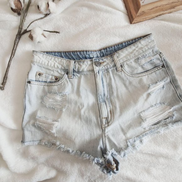 BDG High Rise Dree Cheeky White Wash Jean Short 28